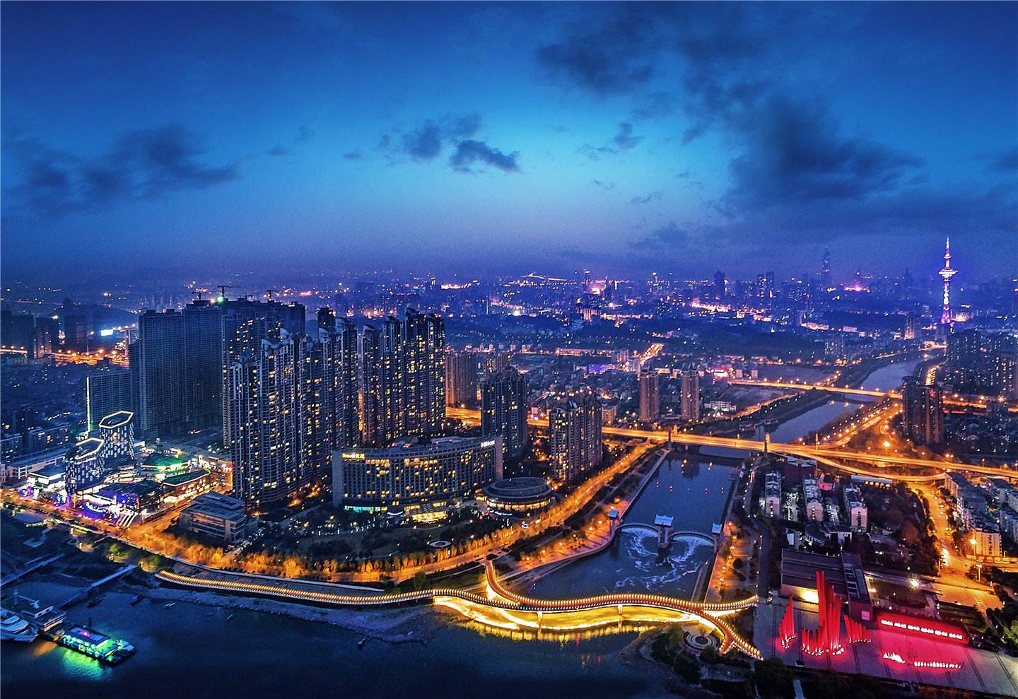南京夜景(图片来源于网络)