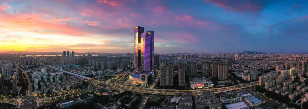 翻转2020玩转2021南京金鹰世界新年灯光秀