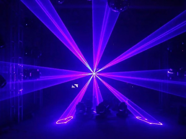 夜,流光飞舞   灯,华美绝伦