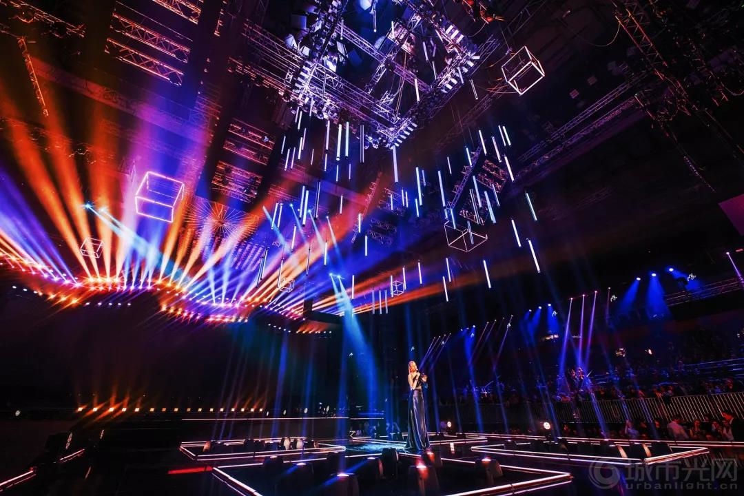 文章 正文 舞台上最特别的舞台是天形区域舞台.