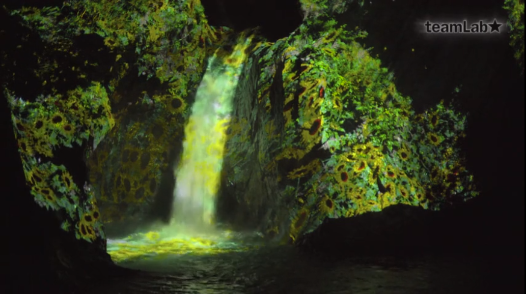 深山中的灯光投影 生命永恒瀑布