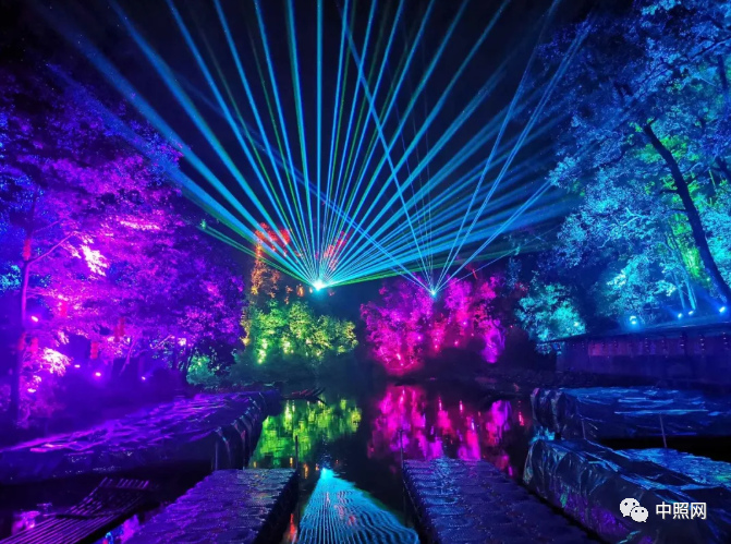 文章 正文 景区此次新增夜游提升项目《梦境·九龙潭》,以文化为魂,以