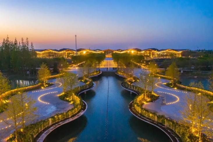 上海崇明花博会主场馆亮灯调试